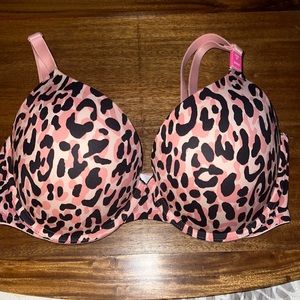 Pink Bra NWT Size 34DD Pink and Black camo